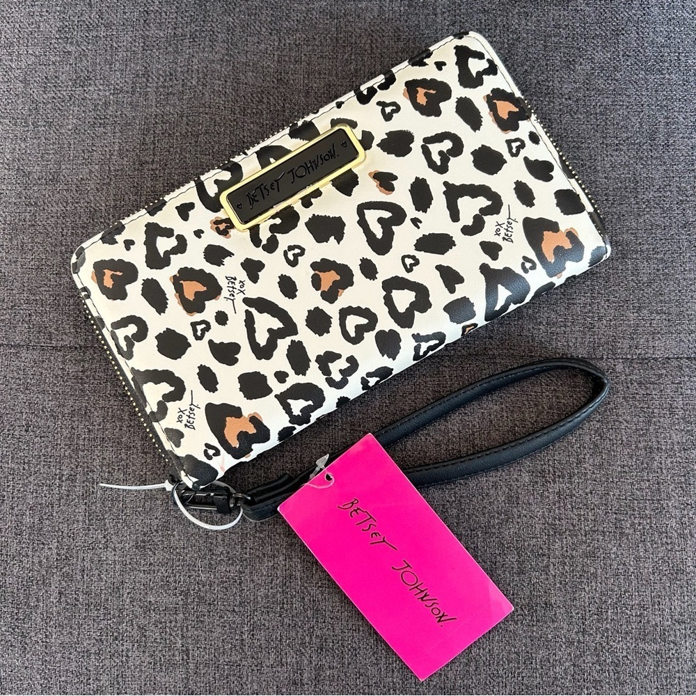 Betsey Johnson Leopard Heart Zip Around Wallet / Wristlet, Cream, Black, Tan